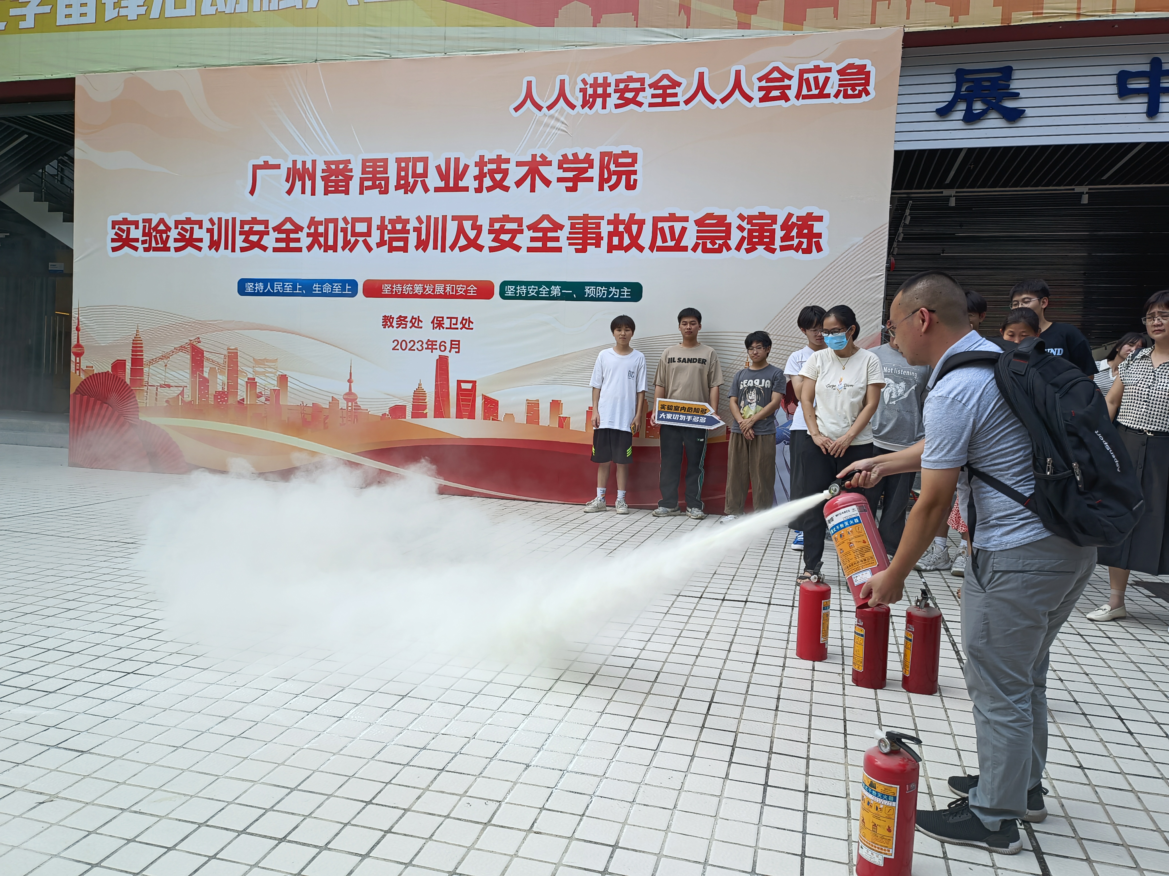 5d29db2c647a46109a2ebfaf38fff20d.jpg