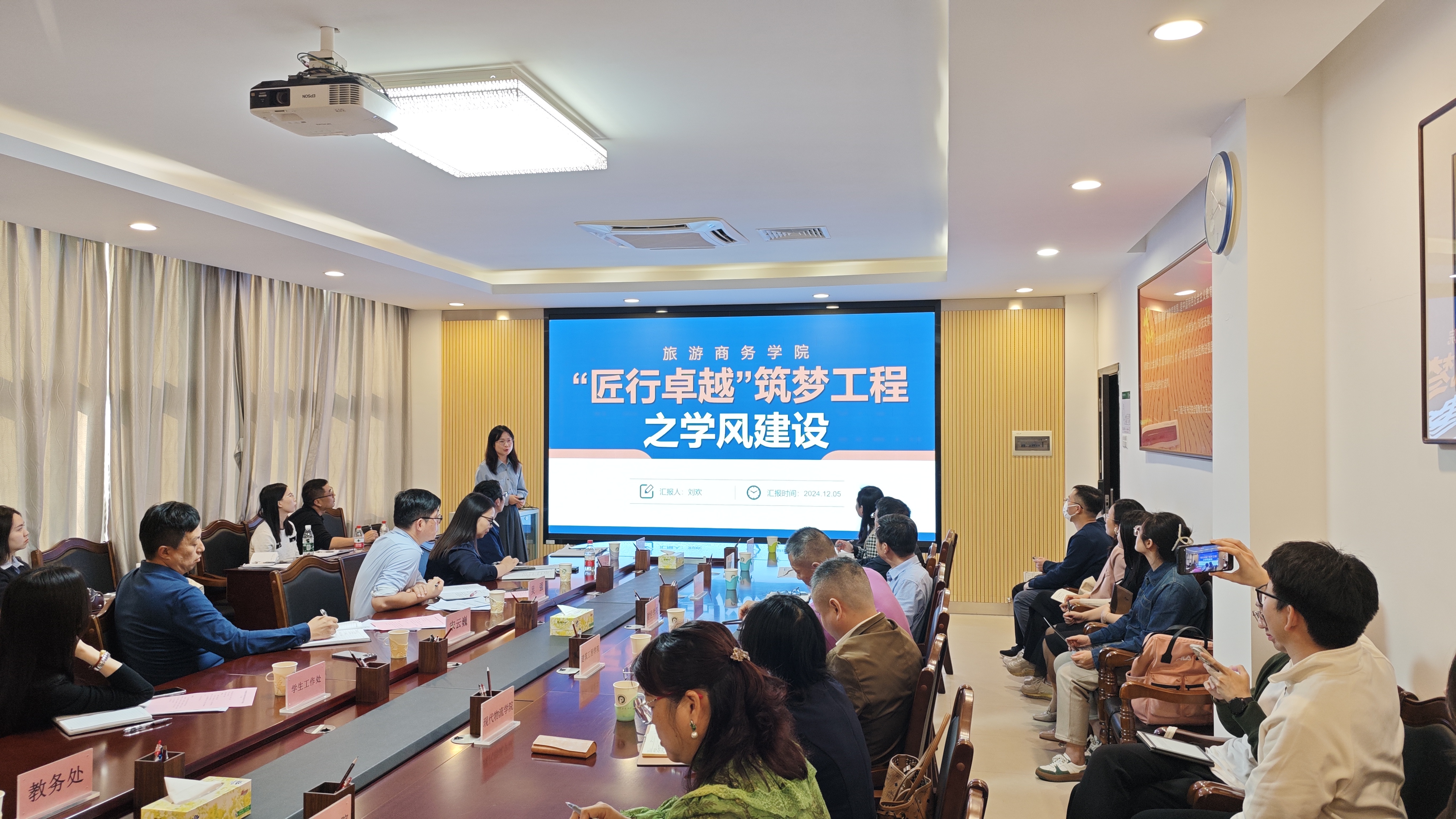 f49ce9fc23be4d5cb2b395978801ab42.jpg