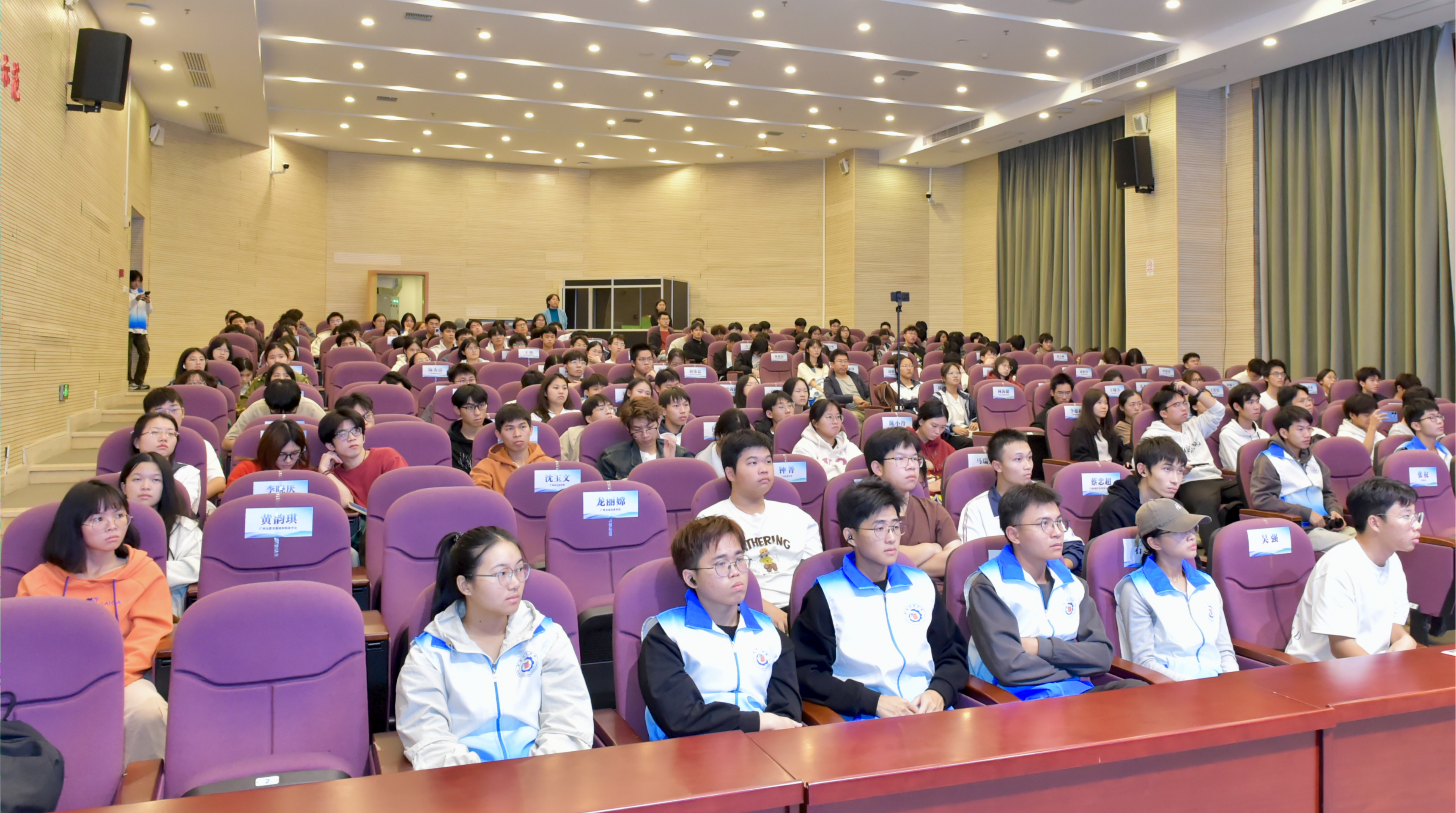 4e4abe76633b4d588a628f915df5267d.png 4e4abe76633b4d588a628f915df5267d.png