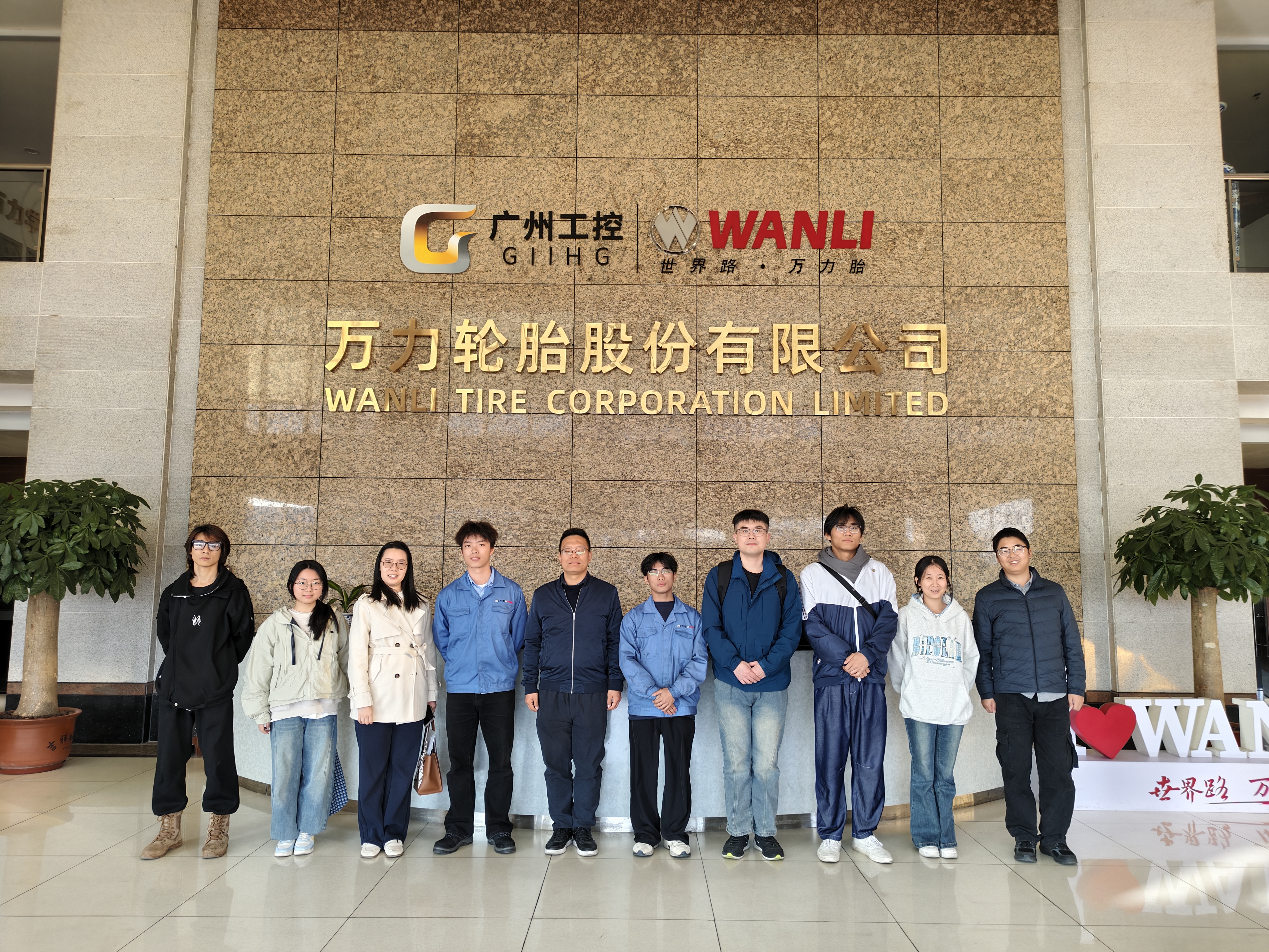 a4d53a67782f4c5aa999bd4ab9456065.jpg
