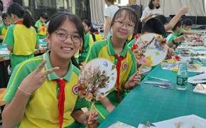 艺术学院：举办《装饰挂件设计与制作》劳动教育主题课