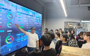 艺术学院：皮具专业新生开展“职业认知”实践