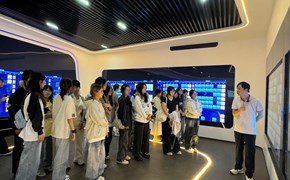 艺术学院：皮具专业新生走进百丽 校友分享助力职业启航