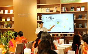 艺术学院：我校“艺路暖阳”志愿者服务队赴紫坭岛开展公益绘画活动