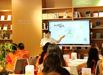 艺术学院：我校“艺路暖阳”志愿者服务队赴紫坭岛开展公益绘画活动