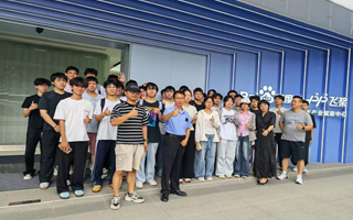 未来技术学院：赴百度飞桨人工智能产业赋能中心参观