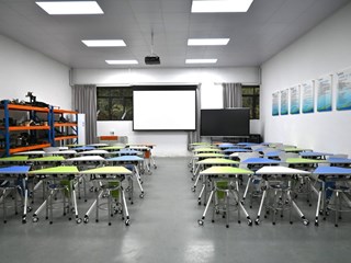 7E102先进底盘实训室