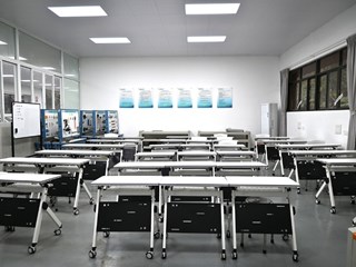 7E104汽车域融合电气实训室